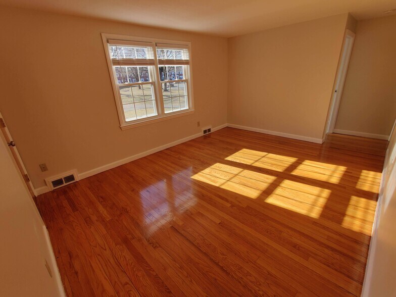 Building Photo - 69 Mercury Ct