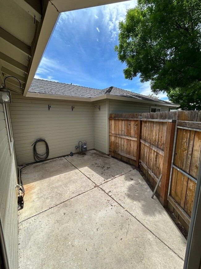 Building Photo - Coming Soon!!Three Bedroom for lease in Me...