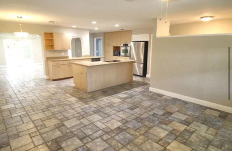 Building Photo - 1402 Cormorant Rd