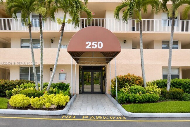 Building Photo - 250 Jacaranda Dr