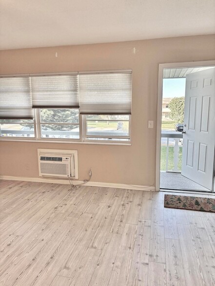 Building Photo - 39 Waltham B