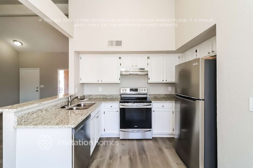Building Photo - 5331 W Voltaire Dr