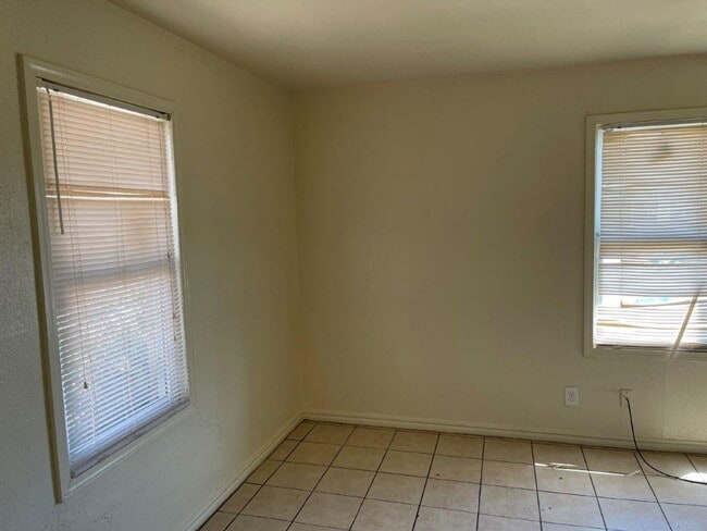 Building Photo - 409-411 Babb Drive