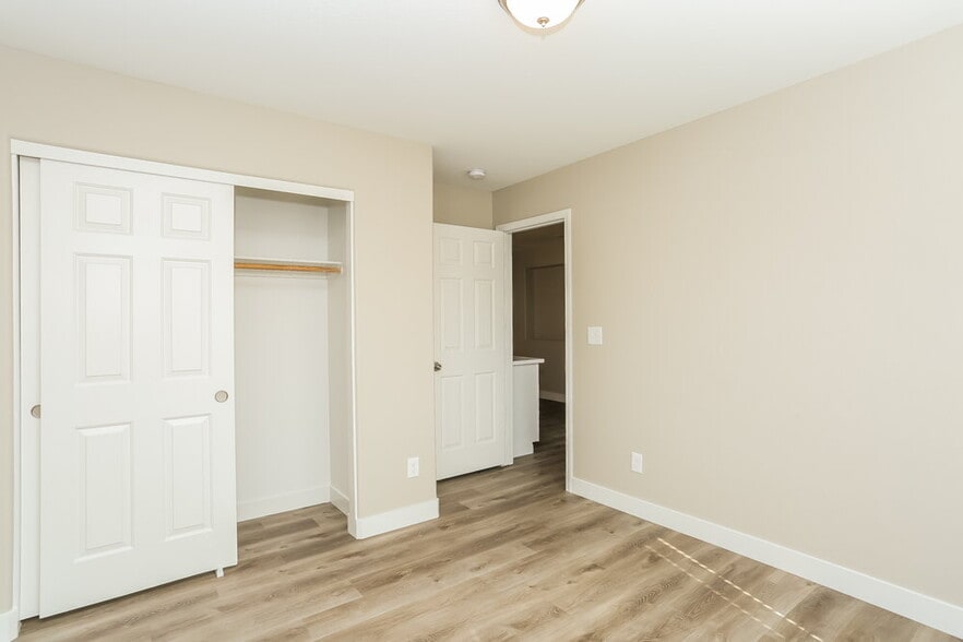 Building Photo - 5712 Athinas St