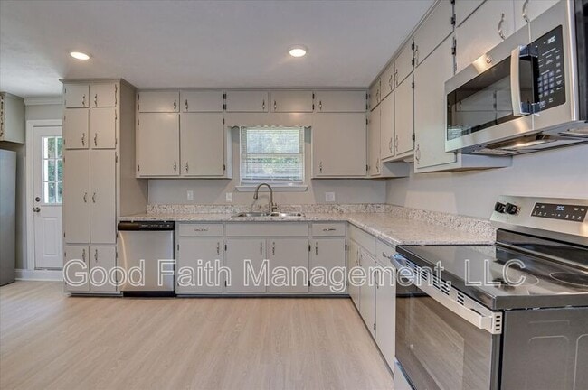 Building Photo - 4022 Windridge Dr