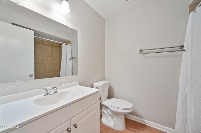 Building Photo - 11044 N 28th Dr