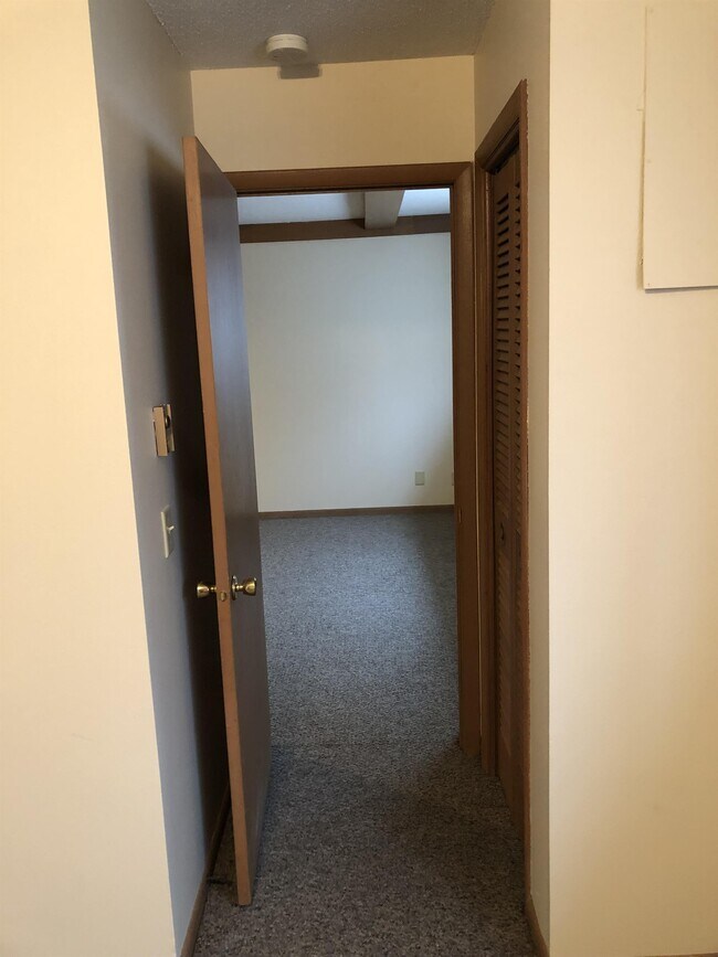 Building Photo - 2012 Cedar St