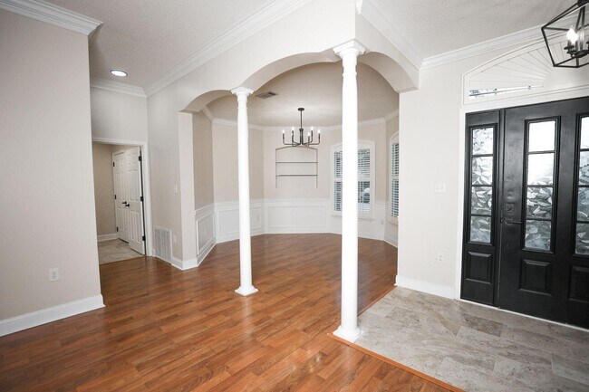 Building Photo - 816 W Ridgewood Cove