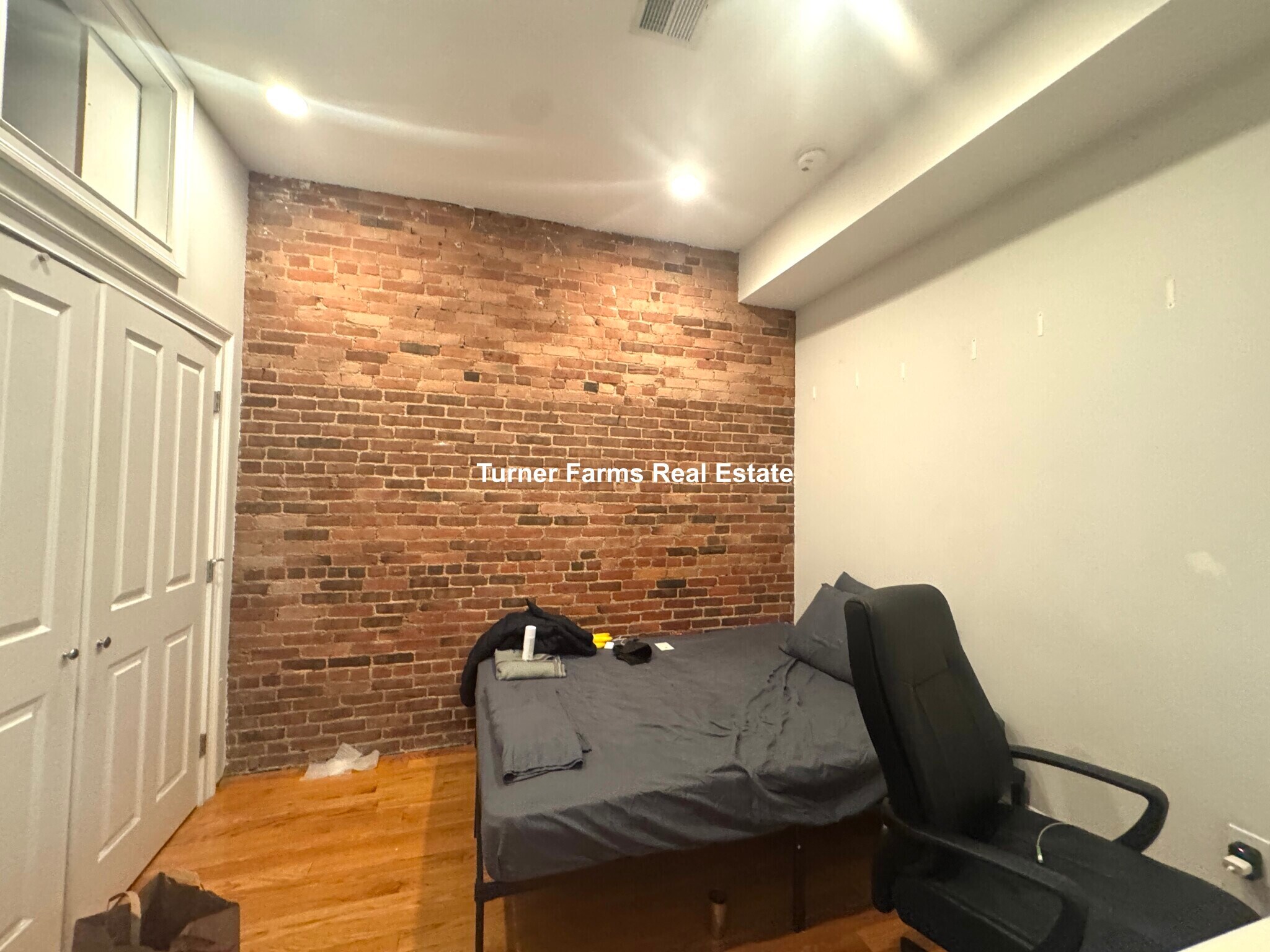 Building Photo - 1087 Beacon St