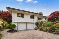 Building Photo - Luxury Wilburton Retreat | Updated 4BR Home with MIL Suite & Japanese Garden Near Downtown Bellevue