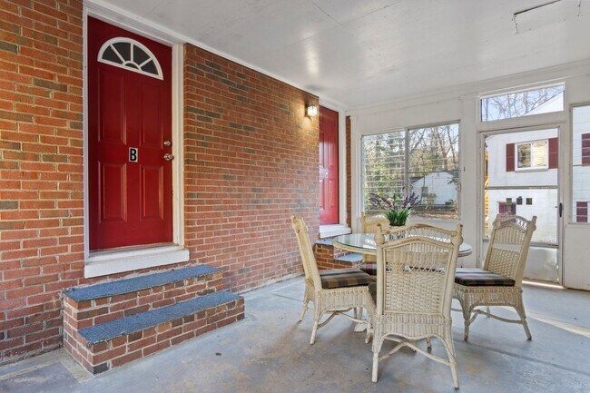 Building Photo - All-Utilities-Included 2BR Rental in Williamsburg – Private Screened Porch & Reserved Parking