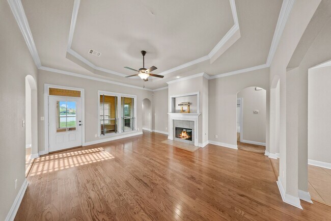 Building Photo - 3 Bedroom House in Ascension