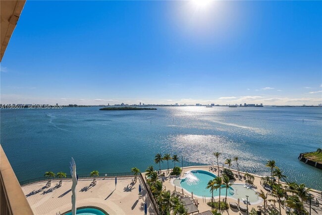 Building Photo - 1800 NE 114th St