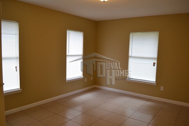 Building Photo - 212 W 38th St