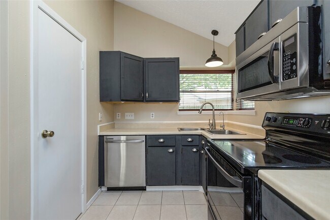 Building Photo - 6903 Foxmont Ln