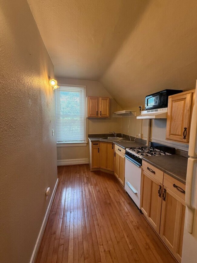 Building Photo - 1419 Lipan St