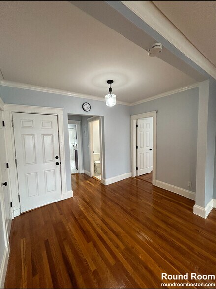 Building Photo - 2035 Commonwealth Ave