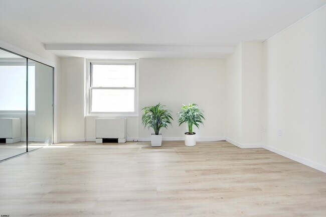 Building Photo - 101 S Plaza Pl