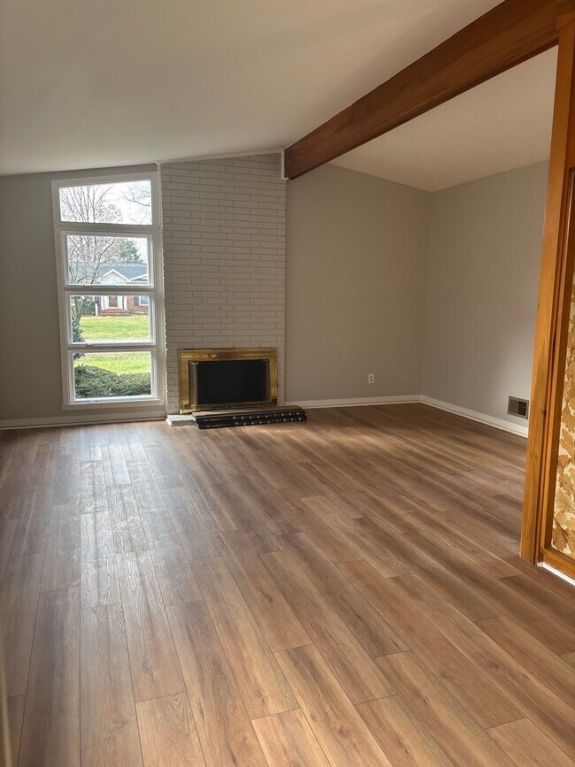 Building Photo - 1305 Abbeywood Rd