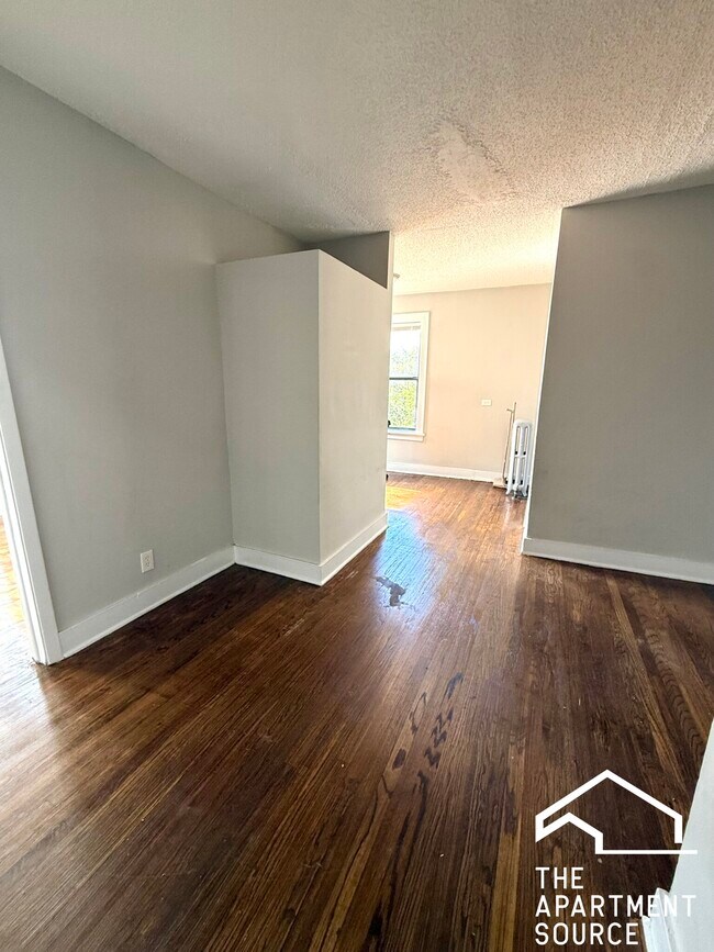 Building Photo - 6959 S Paxton Ave