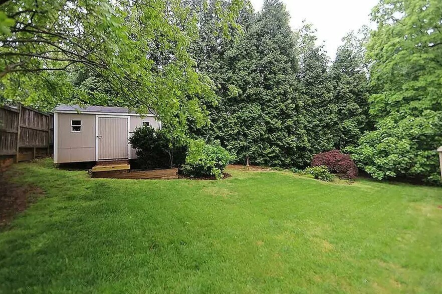 Building Photo - 505 Fostoria Ct