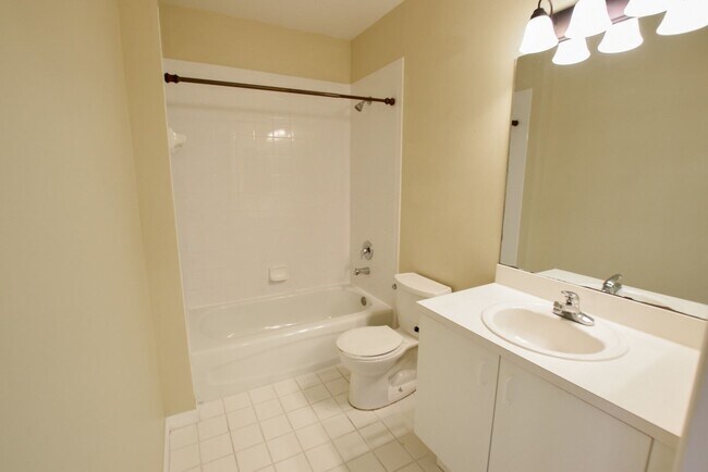Building Photo - 3 br, 2 bath House - 522 Villa Del Sol Cir...