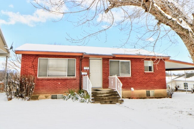 Primary Photo - Available immediately 2 bedroom 1 bath in ...