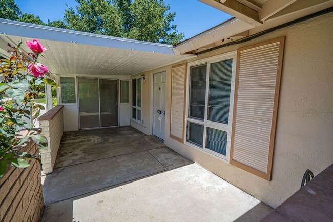 Building Photo - 2 Bedroom Home in Friendly Valley in 55+ C...