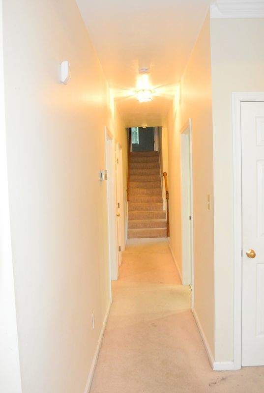 Building Photo - 2036 Hen House Dr