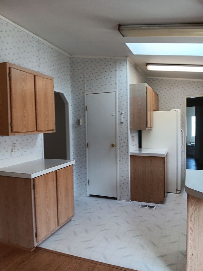 Building Photo - 4 Bed House in Cove