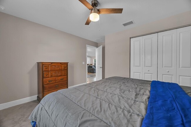 Building Photo - 713 SE East Ave