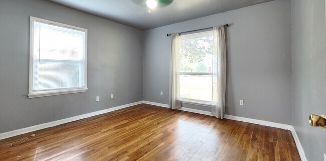 Building Photo - 3/1.5/2 DETACHED GARAGE - GREAT HOME IN TECH TERRACE