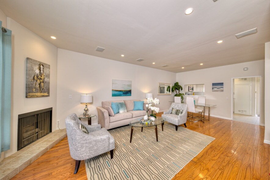 Living Room - 938 18th St