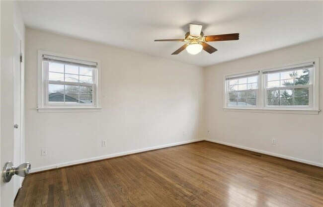 Building Photo - 4 Bed House Ready For a New Tenant