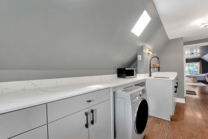 Building Photo - 1625 W Hollywood Ave