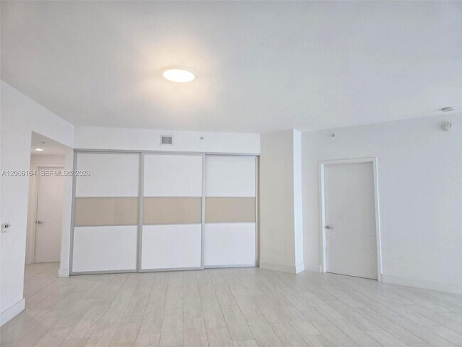 Building Photo - 17301 Biscayne Blvd