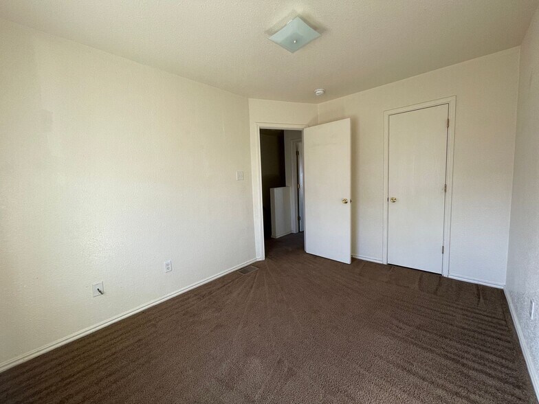 Building Photo - 4506 Sylvia Dr