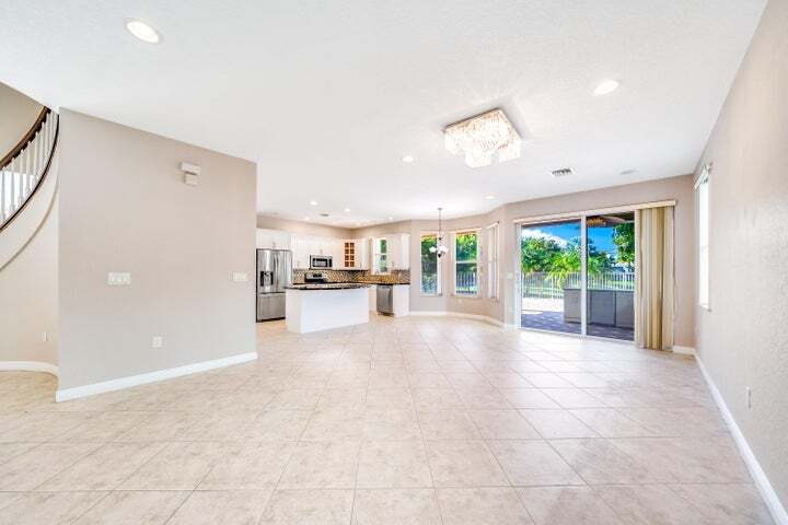 Building Photo - 2324 Simonson Dr