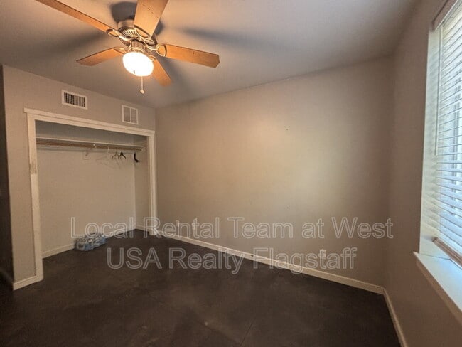Building Photo - 522 S Fountaine St