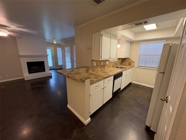 Building Photo - 8713 Clearbrook Trail