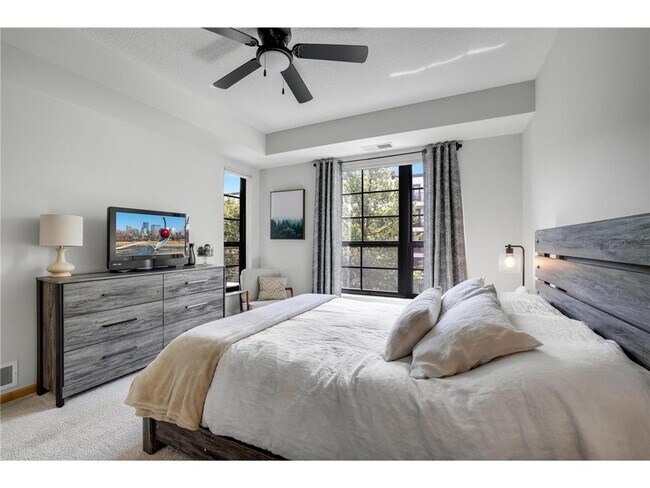 Building Photo - 2565 Franklin Ave