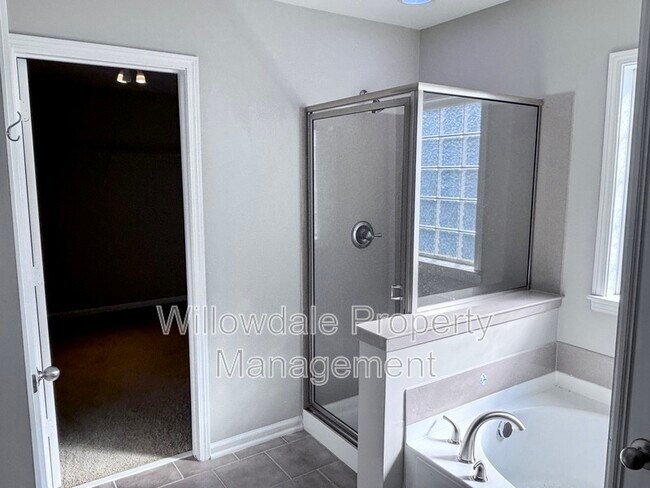 Building Photo - 624 Piper Stream Cir