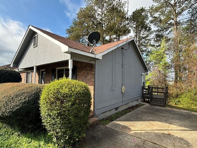 Building Photo - Charming 3BR Home in Columbus – Pet Friendly & Move-In Ready!