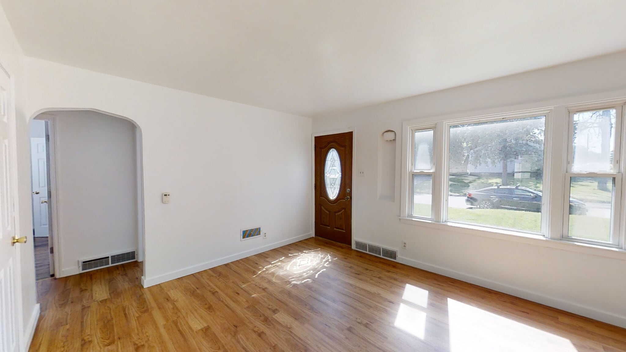 Beautiful bright and sunny - 1103 Amherst Ave