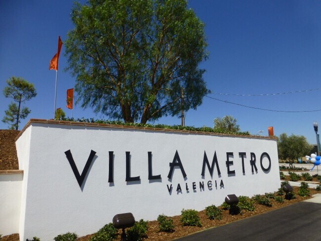 Building Photo - 4-Bedroom Home in the Gated Villa Metro Community!