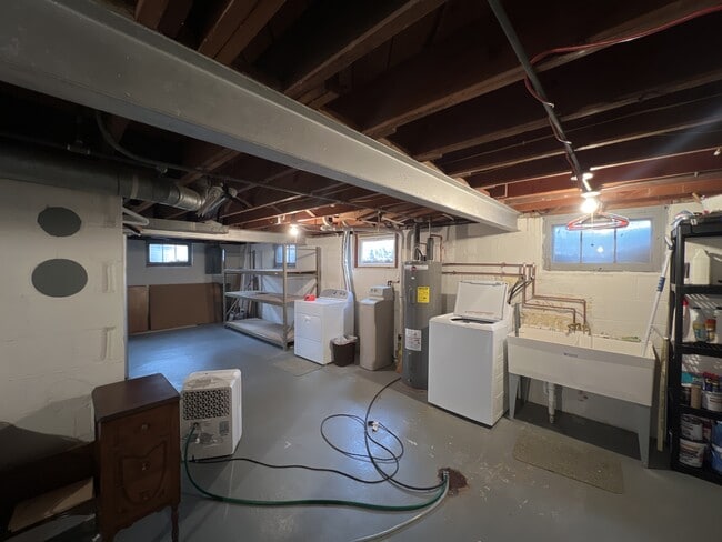 Building Photo - 1131 Colonial Dr E