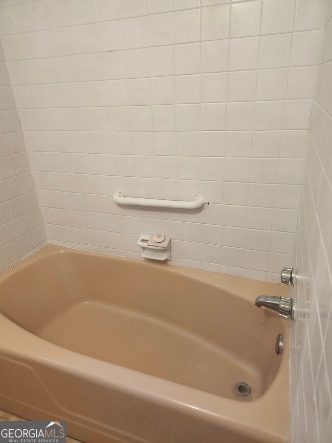 Building Photo - 2828 Engle Rd NW