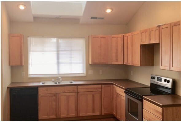 Building Photo - 540 E 450 N