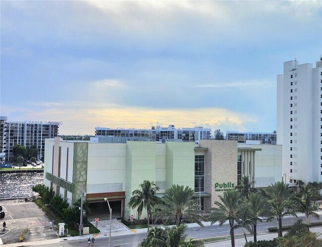 Building Photo - 3505 S Ocean Dr