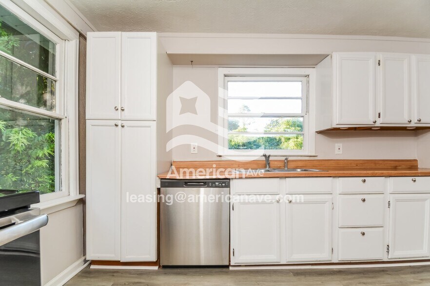 Building Photo - 5209 Catalpa Rd